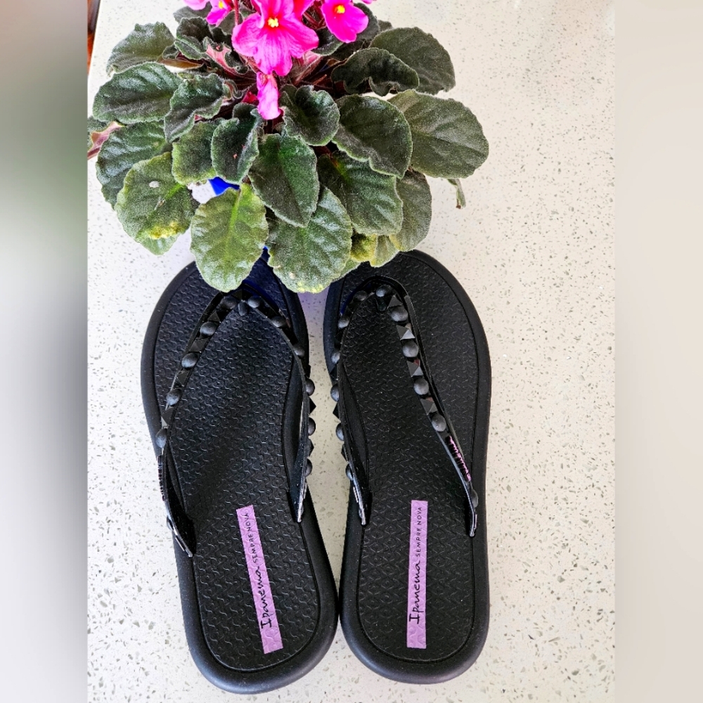 SOLD Lpanema Black Flip Flops